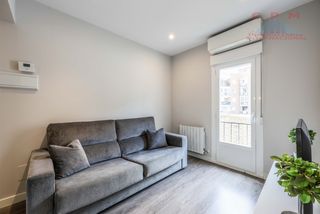 Location Appartement à Trafalgar. Amplio y luminoso piso totalmente reformado y amueblado, de 55 m