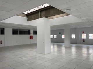 Affitto Ufficio in Virgen del Cortijo-Manoteras. Luminosa oficina de 820 m2, con la distribución que se necesite,