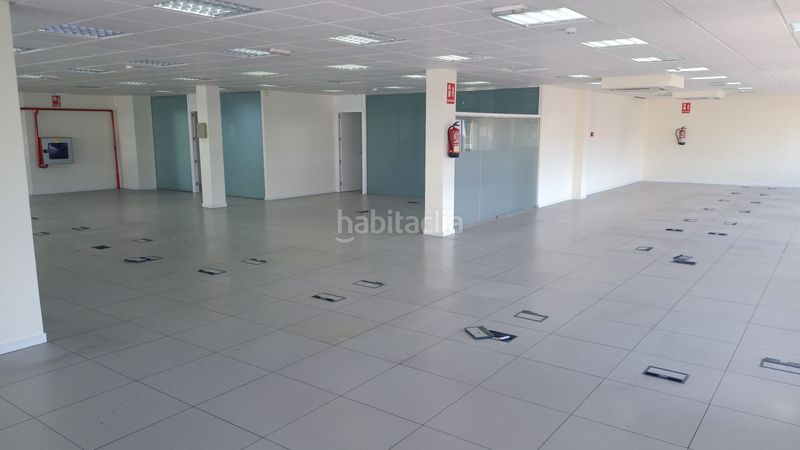 Foto b574ba27-1d26-484f-9dc9-d300d99b1cbd. Edifici a Zona Industrial Alcobendas