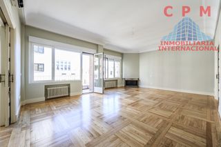 Rent Flat in Almagro. Espectacular y amplio piso de lujo, reformado, de 322 m2, con 5