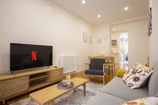 Rent Flat in Embajadores-Lavapiés. Luminoso piso, totalmente reformado y amueblado, de 78 m2, 2 dor