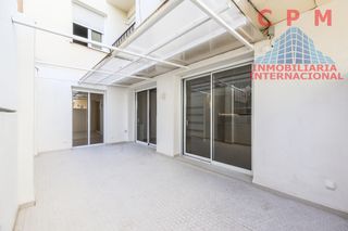 Rent Flat in Argüelles. Luminoso piso reformado y sin amueblar, de 140 m2, 3 habitacione