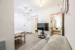 Rent Flat in Universidad-Malasaña. Estupendo y luminoso piso amueblado, de 75 m2 y 3 dormitorios; p