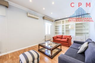 Lloguer Pis a Hispanoamérica-Bernabéu. Luminoso apartamento amueblado y reformado, de 85 m2 y 1 dormito