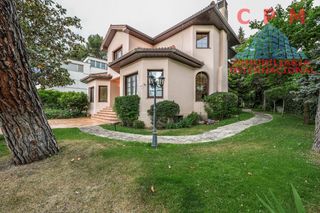 Miete Chalet  Calle de la fuente del rey 36. Lujoso chalet independiente, construido con las más altas calida