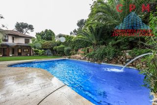 Rent Chalet in Calle de la fuente del rey 36. Lujoso chalet independiente, construido con las más altas calida