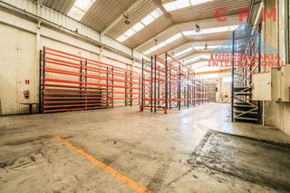 Nau industrial a Montserrat-Parque Empresarial. Magnífica y luminosa nave de estilo moderno, totalmente acristal