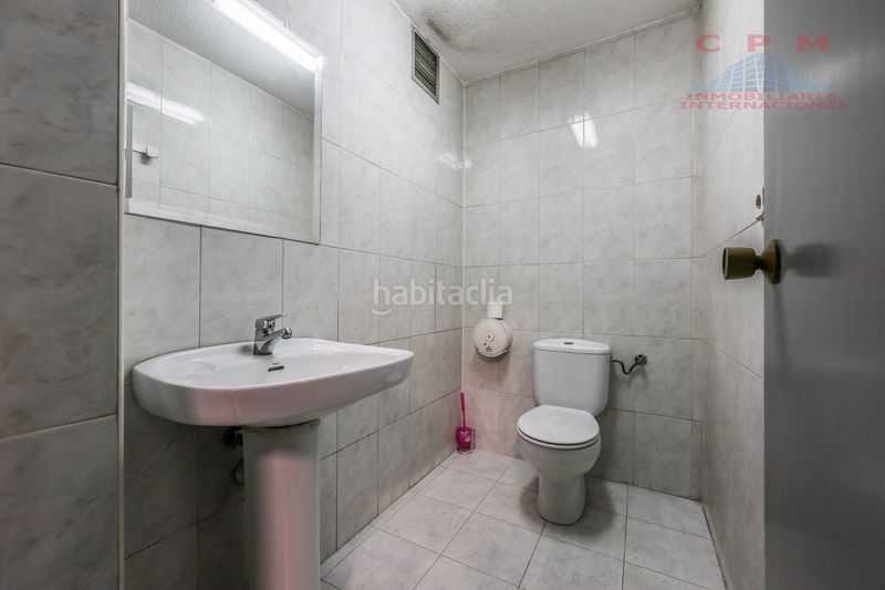 Foto f1f51ed3-3ef4-4d98-8f0d-ba65f06f5dc6. Affitto edificio in Canillas Madrid