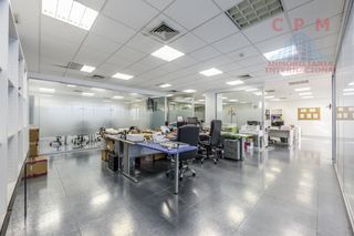 Bureau à Polígono Industrial-Norte. Amplia y luminosa oficina de 275 m2; próxima al metro reyes cató