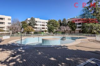 Location Appartement à Avenida Europa. Luminoso piso, recién reformado, sin amueblar, de 117 m2, 2 dorm