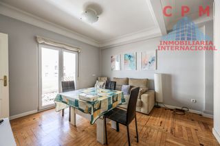 Location Appartement à Gaztambide. Luminoso piso amueblado, de 80 m2, 3 dormitorios y terraza, próx