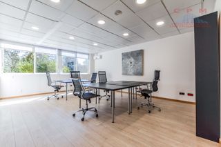 Location Bureau à San Pascual. Luminoso despacho profesional situado en un coworking de 130 m2,