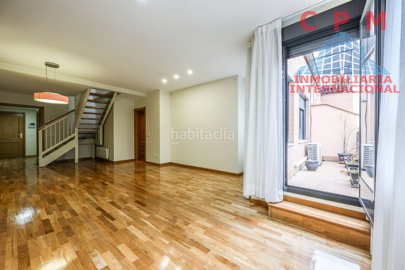 Foto 03da6981-8216-4843-b4f2-1409f8e0aff2. Lloguer dúplex amb calefacció aparcament piscina a Madrid