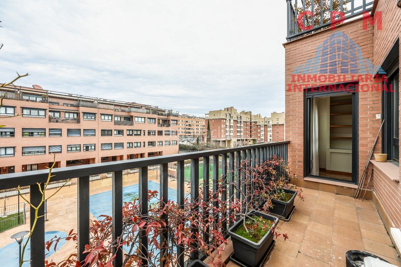 Foto a17bb876-b925-40b4-a3b7-8126d0395d3d. Lloguer dúplex amb calefacció aparcament piscina a Madrid