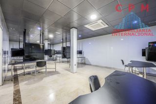 Rent Office space in Aravaca. Magnifica oficina de 375 m2, diafana, ideal para instalarse como