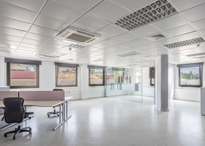 Foto c0385a1c-0578-46e6-9429-ee3001a30427. Edifici a Zona Industrial Alcobendas