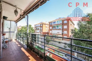 Lloguer Pis a Nueva España. Luminoso piso sin amueblar, de 90 m2, 3 habitaciones y terraza;