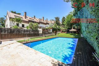 Location Maison jumelée à El Soto de la Moraleja. Estupendo chalet adosado y reformado de 340 m2, 5 habitaciones,
