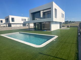 Location Chalet à Los Satélites-Roza Martín. Excelente chalet independiente de lujo con estilo vanguardista,