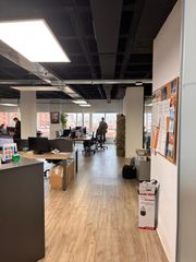 Miete Büro in San Fermín. Magnífica y luminosa oficina, de 570 m2 y varios puestos de trab