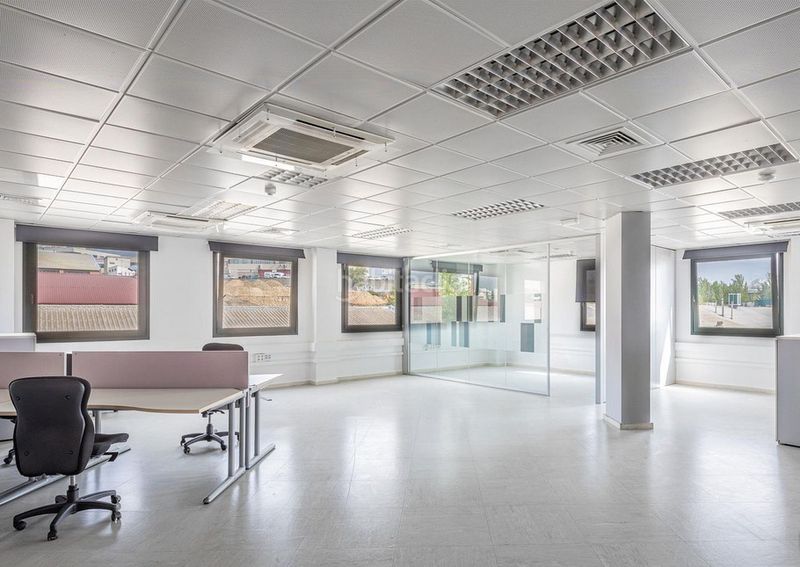 Foto f01aa5cd-2713-4971-9539-78625d63d94c. Edifici a Zona Industrial Alcobendas