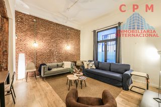 Miete Etagenwohnung in Embajadores-Lavapiés. Luminoso piso totalmente reformado y amueblado, de 111 m2, 2 hab