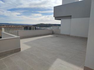 Miete Dachwohnung in Rivas Futura. Luminoso ático sin amueblar de 177 m2, 2 habitaciones y terraza