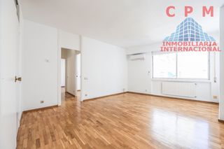 Location Appartement à Recoletos. Luminoso piso sin amueblar, de 80 m2 y 2 dormitorios; próximo al