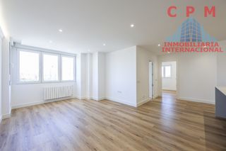 Lloguer Pis a Castilla. Luminoso piso totalmente reformado y sin amueblar, de 90 m2 y 3
