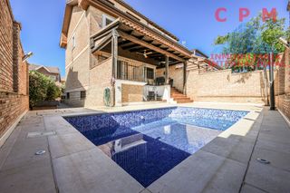 Rent Semi detached house in Norte-Universidad. Espectacular chalet pareado, con diseños modernos y amueblado, d