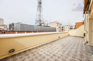 Affitto Appartamento in El Viso. Amplio y luminoso ático sin amueblar, de 75 m2 y 2 dormitorios;