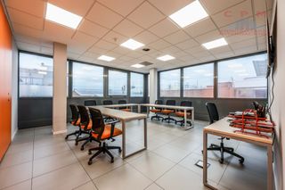 Büro in Simancas. Magnifica y luminosa oficina en venta de 300 m2 y varios despach