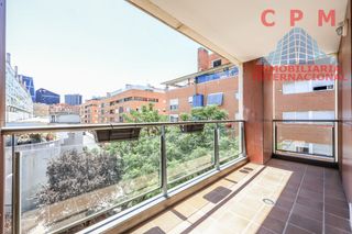 Miete Etagenwohnung in Almenara-Ventilla. Luminoso piso sin amueblar, de 135 m2 2 dormitorios y terraza de