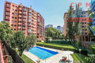Location Appartement à Calle de la hiedra 32. Luminoso piso sin amueblar de 120 m2 y 3 dormitorios, próximo al