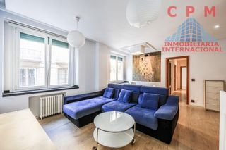 Rent Flat in Palacio. Luminoso piso totalmente reformado y amueblado de 93 m2 y 2 habi