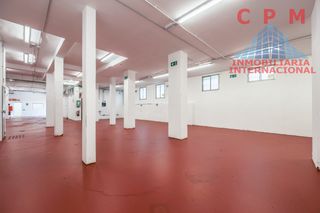 Nave industrial en Ciudad Universitaria. Magnífica nave de 800 m2 y 2 oficinas, con acceso por rodado por