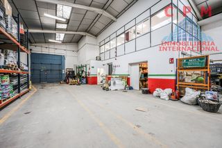 Fabrikhalle in Montserrat-Parque Empresarial. Magnífica y luminosa nave reformada de 2 plantas, con una superf