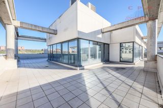 Edifici a Ensanche de Vallecas-La Gavia. Magnífico y luminoso edificio de oficinas de 5 plantas y sótano,