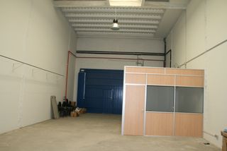 Bâtiment à usage industriel à Ensanche de Vallecas-La Gavia. Espectacular nave de 171 m2, con licencia para ampliación, dos m