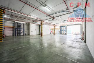Affitto Capannone industriale in Leganés Norte. Luminosa nave, que hace esquina, de 822 m2, a pie de calle, de 2