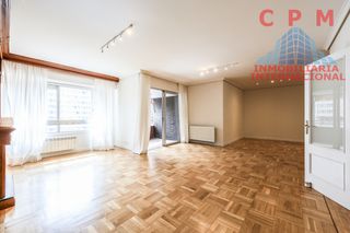 Alquiler Piso en Castillejos-Cuzco. Magnifico piso sin amueblar, de 190 m2 y 4 habitaciones, próximo