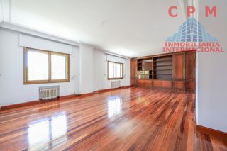 Lloguer Pis a Nueva España. Magnifico piso sin amueblar, de 345 m2, 4 habitaciones y especta