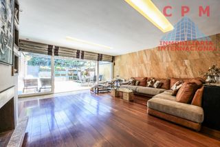Lloguer Casa adossada a El Soto de la Moraleja. Estupendo chalet adosado y reformado de 340 m2, 5 habitaciones,