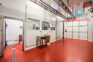 Nau industrial a Valdebebas - Valdefuentes. Estupenda nave de 186 m2, totalmente equipada ( habiendo tenido