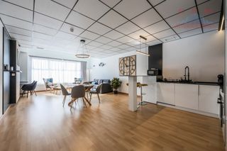 Rent Duplex in Zona Industrial. Magnifico dúplex, reformado y amueblado, de 140 m2 y 2 dormitori