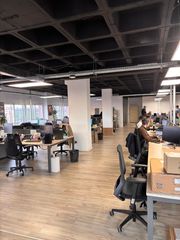 Büro in San Fermín. Magnífica y luminosa oficina, de 570 m2 y varios puestos de trab