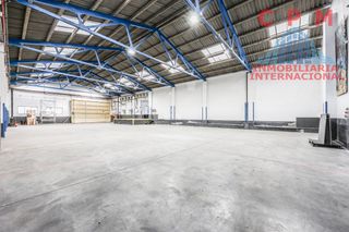 Industrial building in El Barral Ferial. Amplia y luminosa nave industrial de 1.560 m2, a pie de calle, d