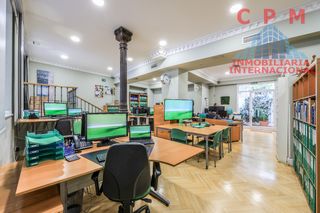 Miete Büro in Justicia-Chueca. Magnífica oficina amueblada, de 139 m2, con un estupendo patio,
