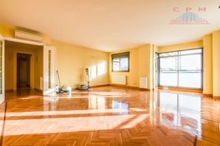 Rent Flat in Castilla. Magnífico y luminoso piso sin amueblar, de 162 m2, y 3 dormitori