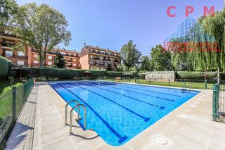 Miete Etagenwohnung in Pinar de las Rozas. Luminoso piso sin amueblar, de 207 m2, 2 habitaciones y 2 terraz